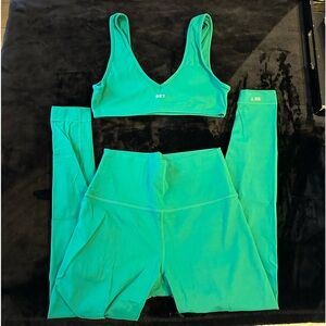 SET ACTIVE 2 piece green set